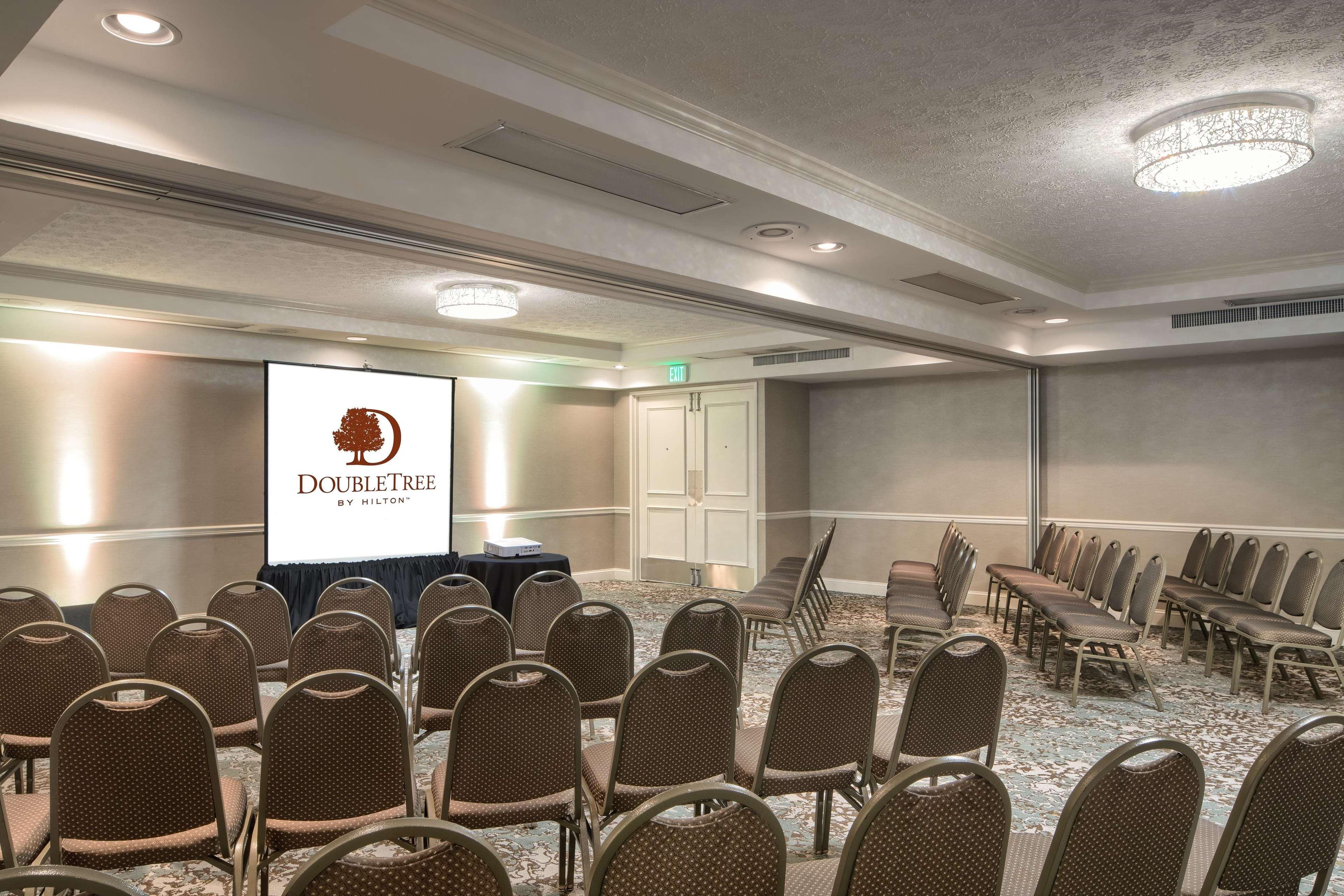 מלון Doubletree By Hilton Philadelphia Airport מראה חיצוני תמונה
