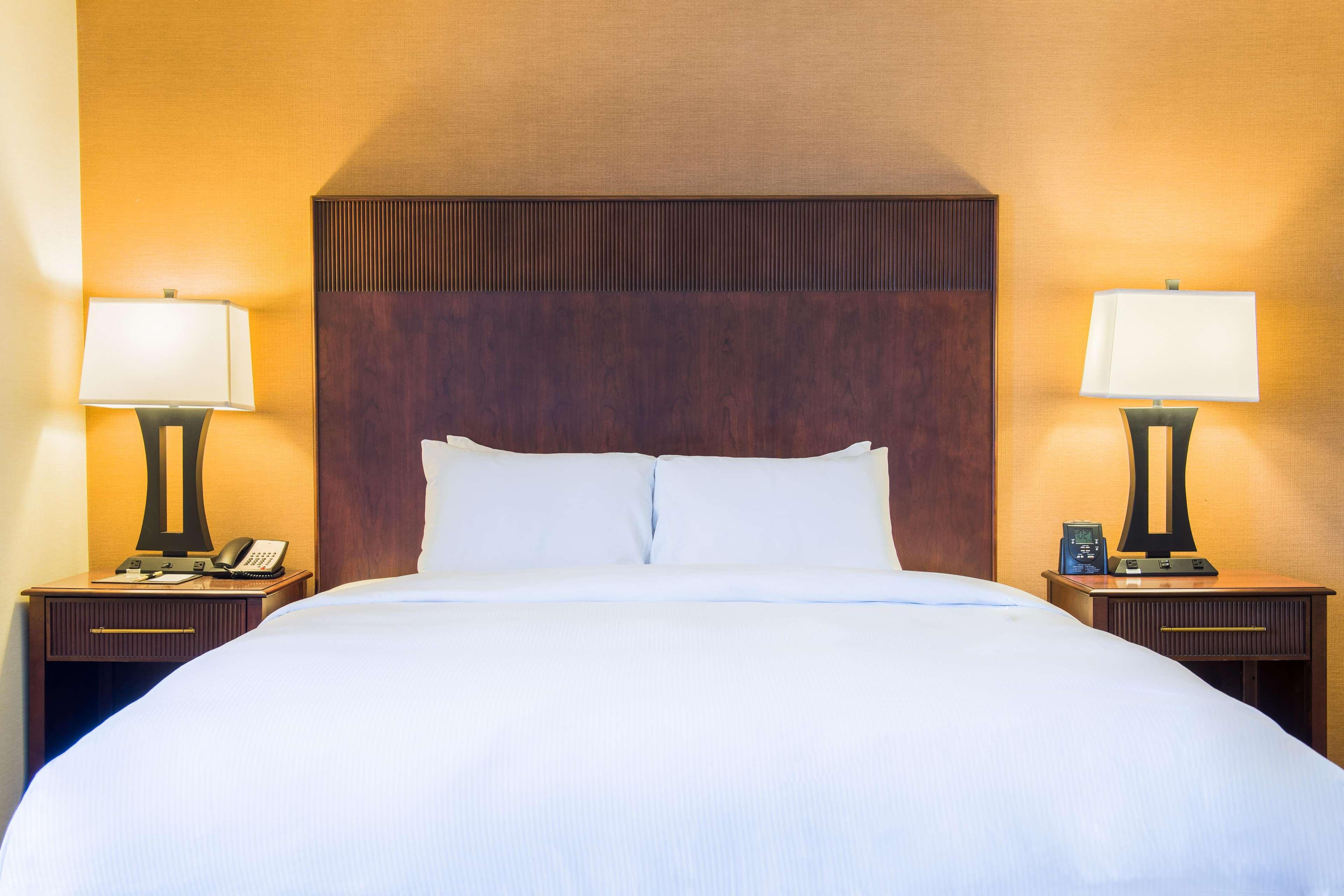 מלון Doubletree By Hilton Philadelphia Airport מראה חיצוני תמונה