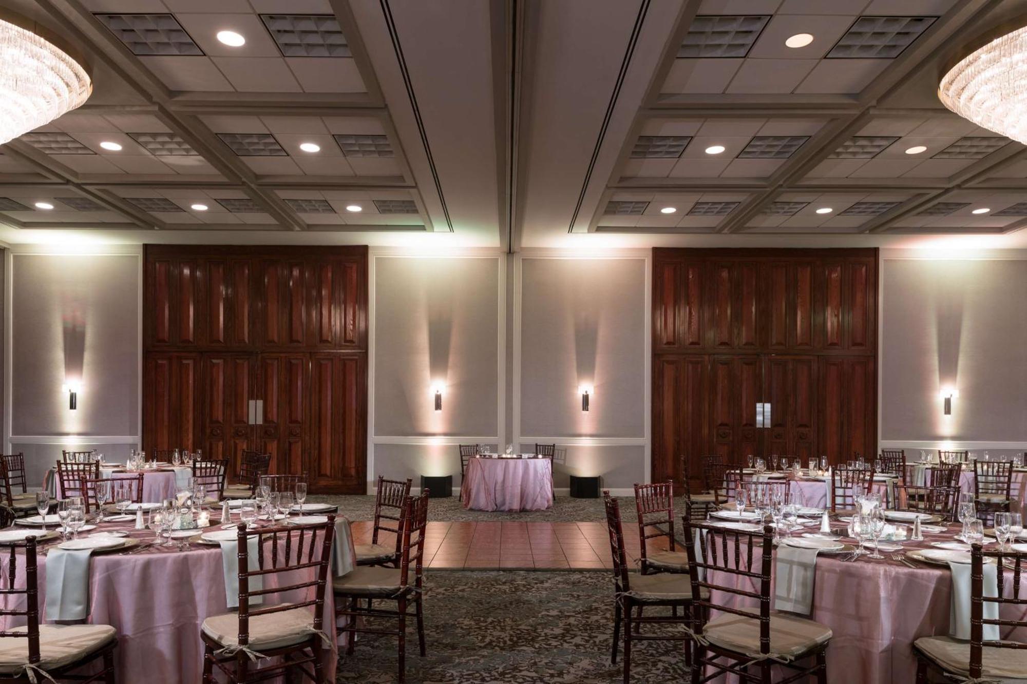 מלון Doubletree By Hilton Philadelphia Airport מראה חיצוני תמונה