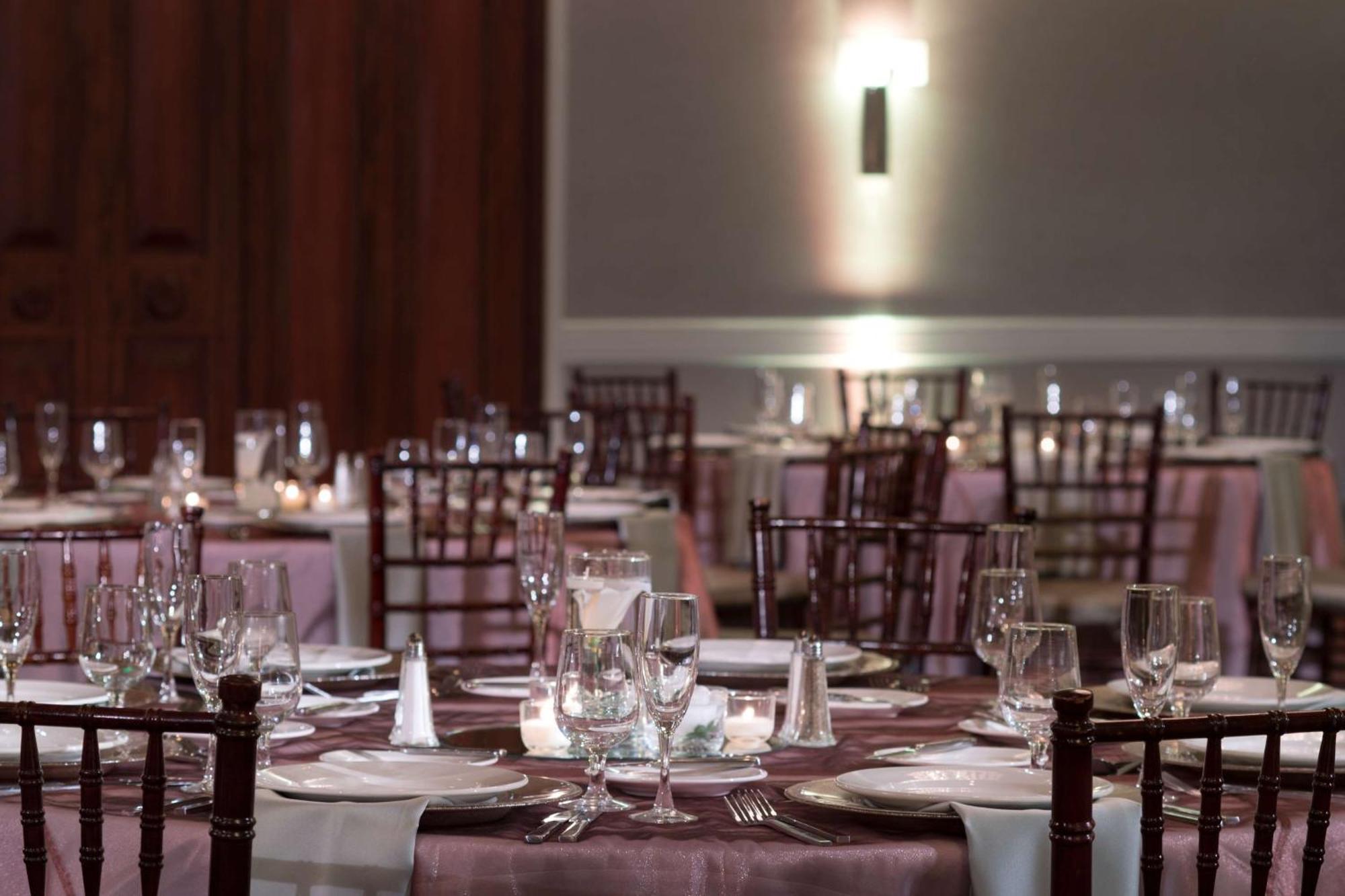 מלון Doubletree By Hilton Philadelphia Airport מראה חיצוני תמונה