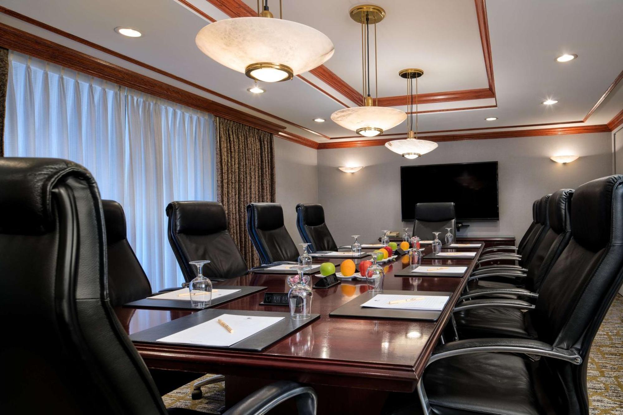 מלון Doubletree By Hilton Philadelphia Airport מראה חיצוני תמונה
